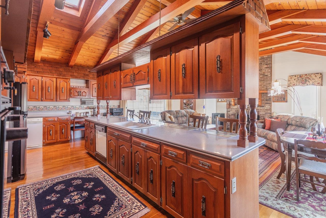 8217 SOUTH EAST SIDE HWY