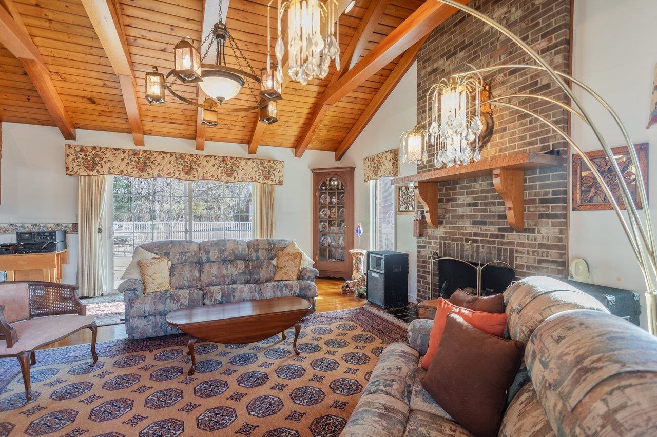 8217 SOUTH EAST SIDE HWY