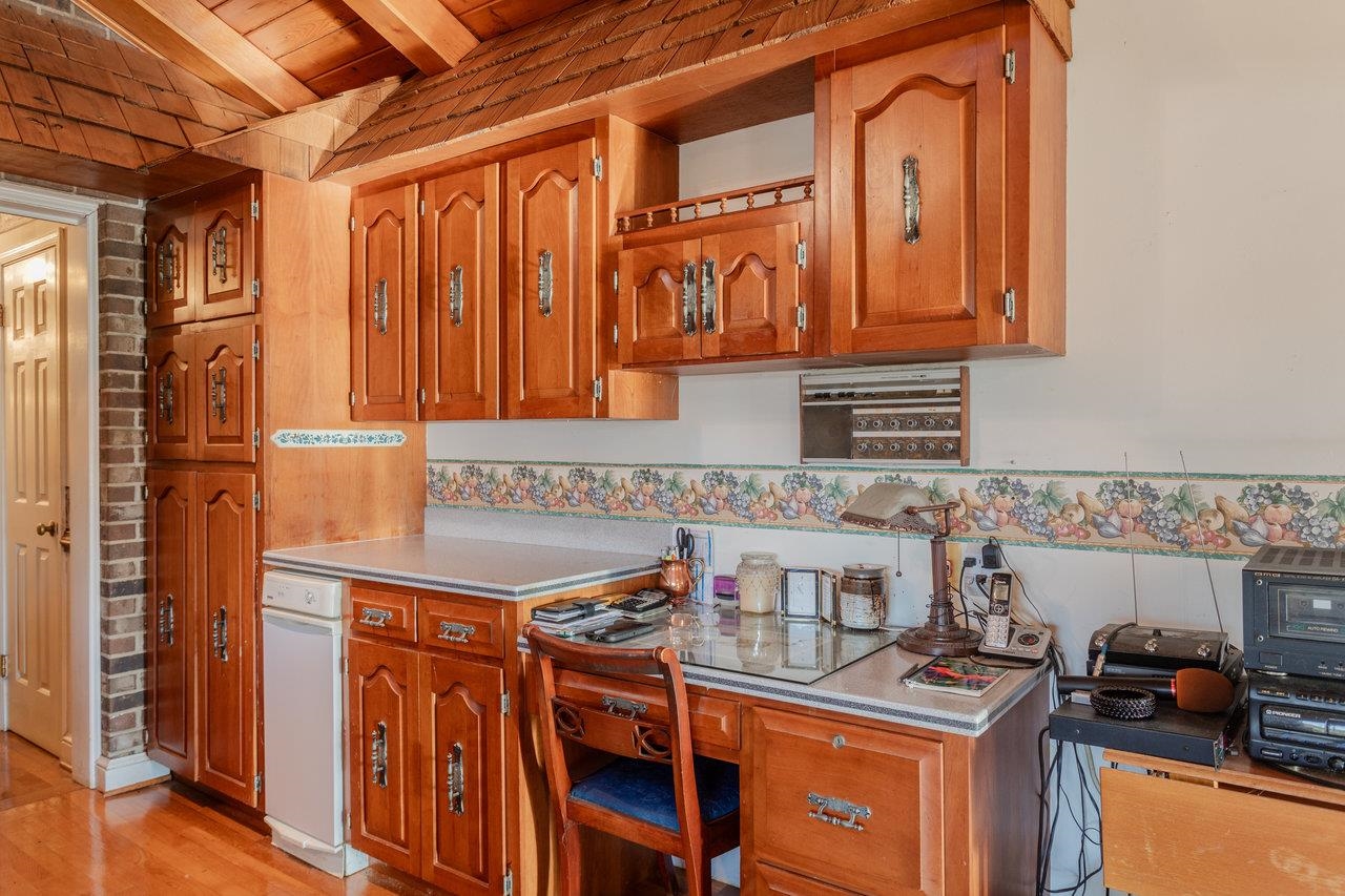 8217 SOUTH EAST SIDE HWY