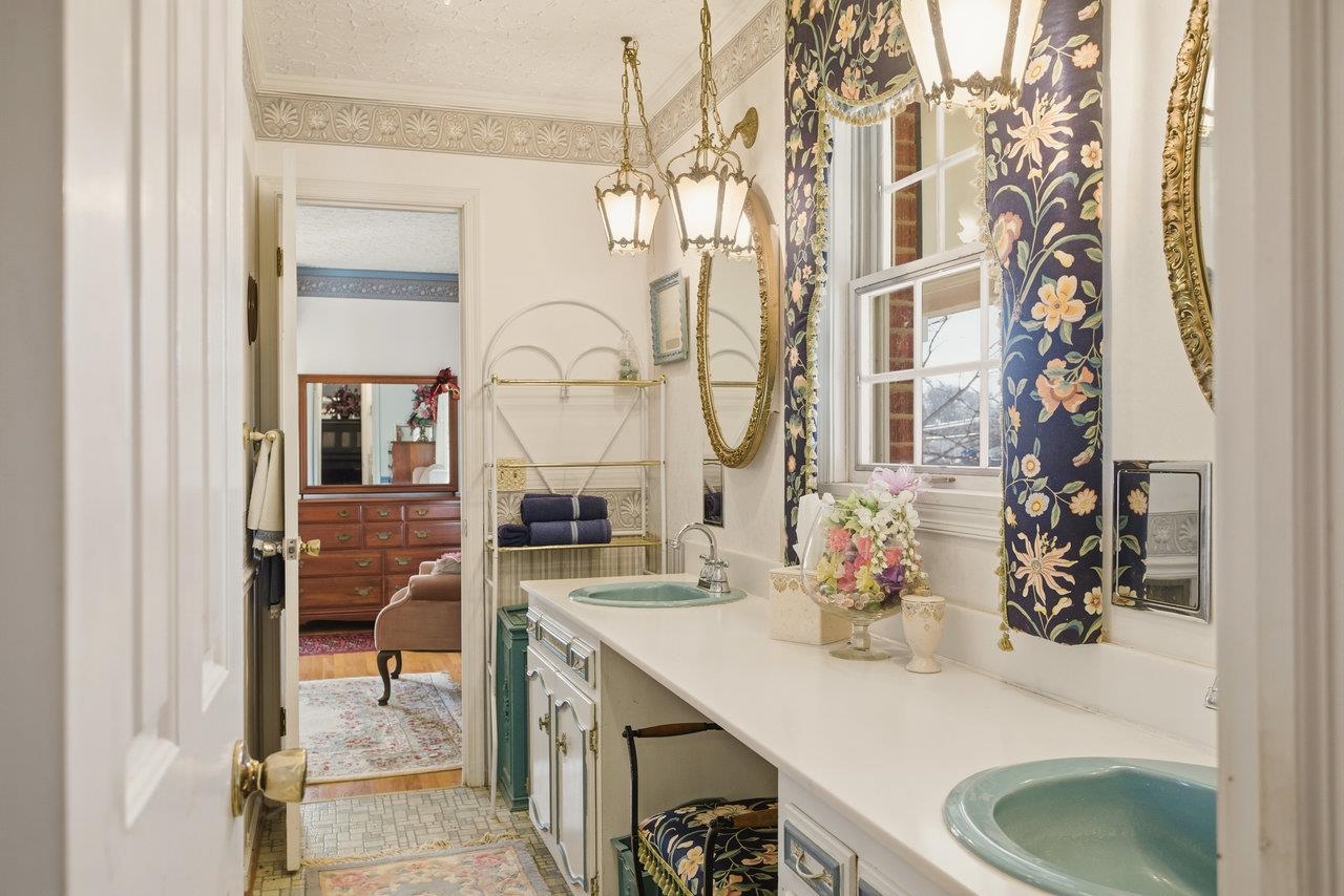 8217 SOUTH EAST SIDE HWY