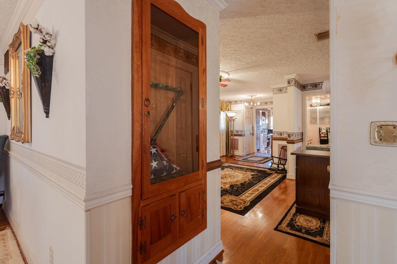 8217 SOUTH EAST SIDE HWY