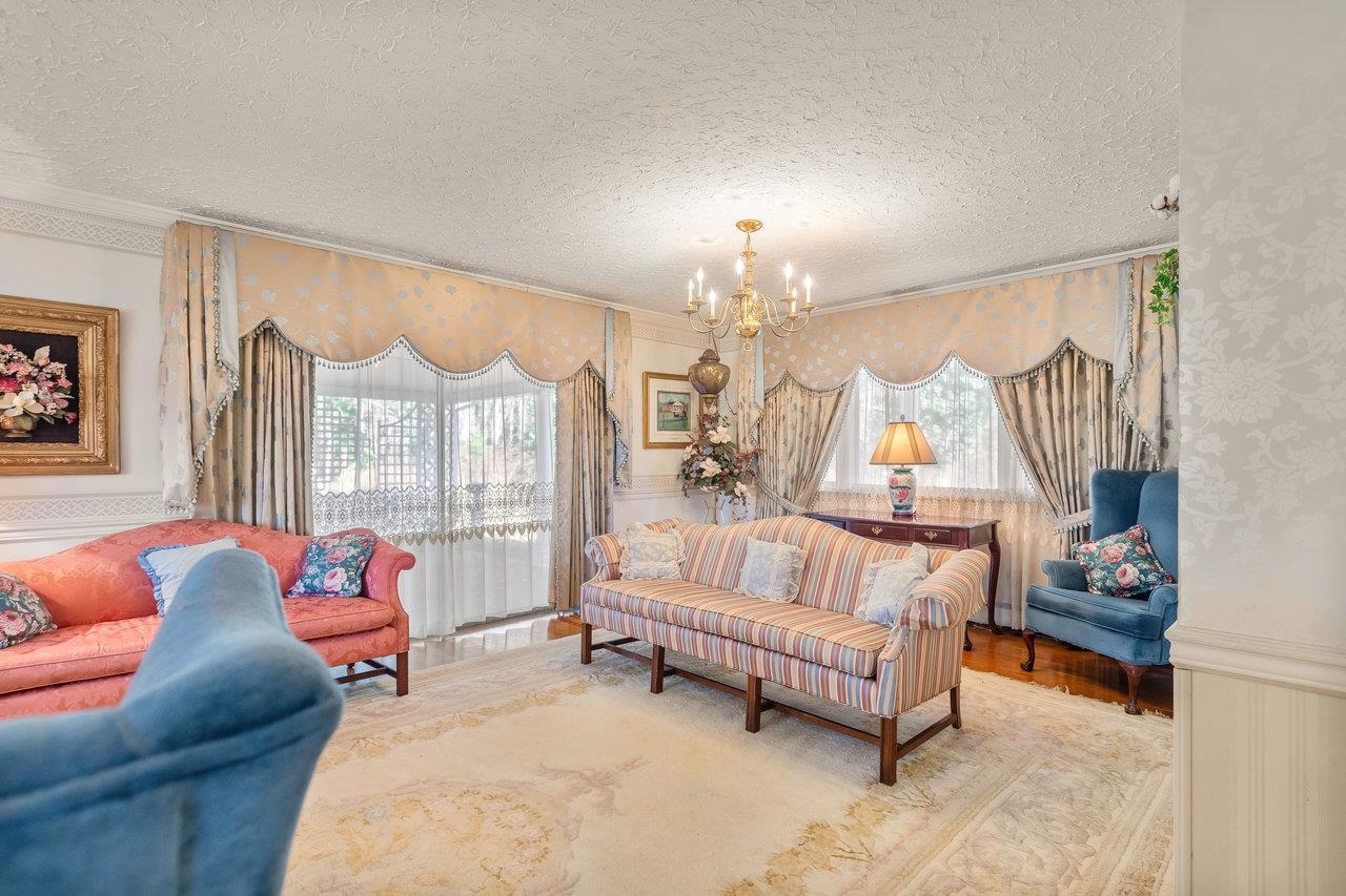 8217 SOUTH EAST SIDE HWY