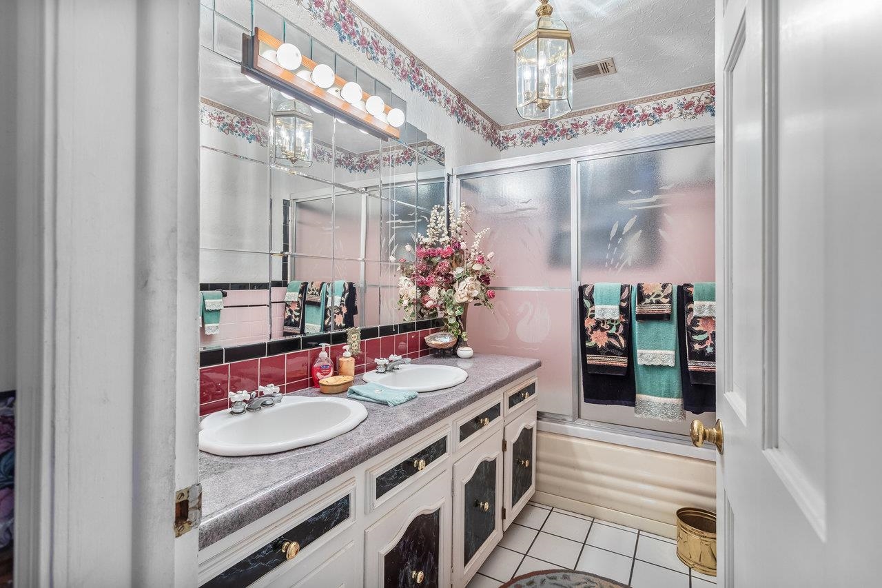 8217 SOUTH EAST SIDE HWY