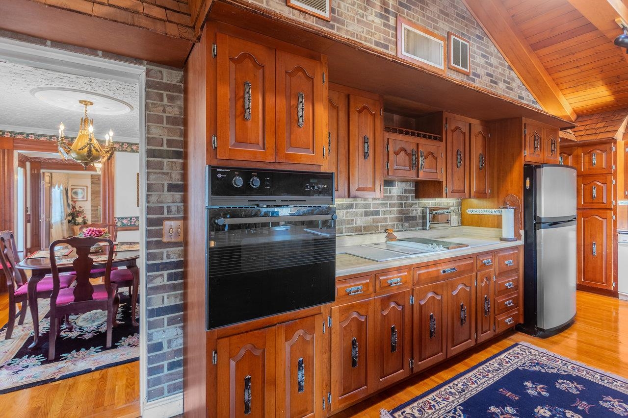 8217 SOUTH EAST SIDE HWY