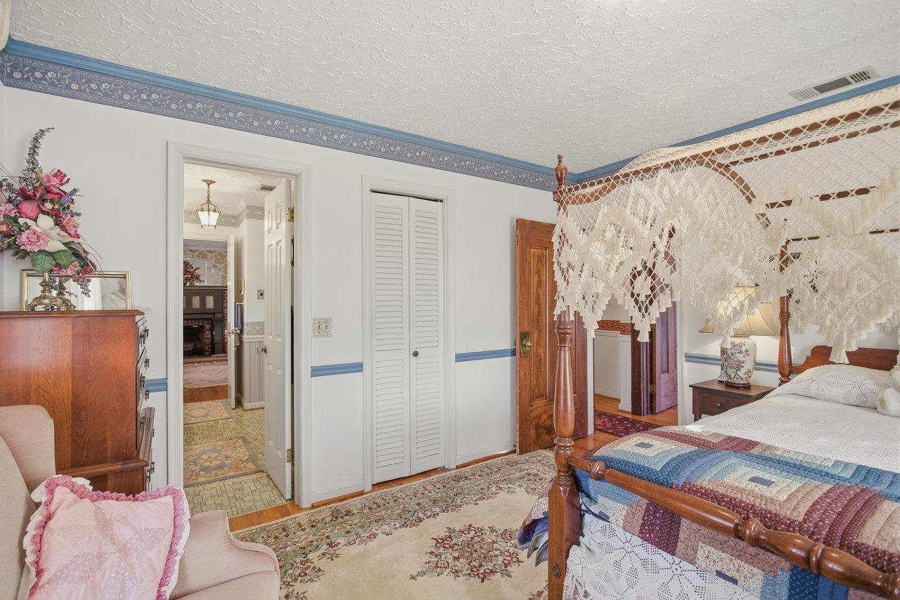 8217 SOUTH EAST SIDE HWY