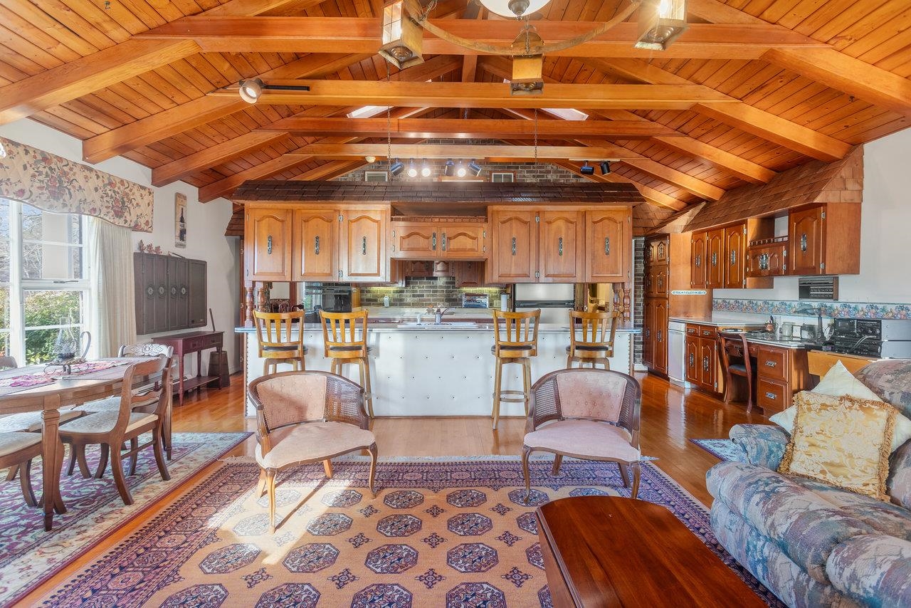 8217 SOUTH EAST SIDE HWY