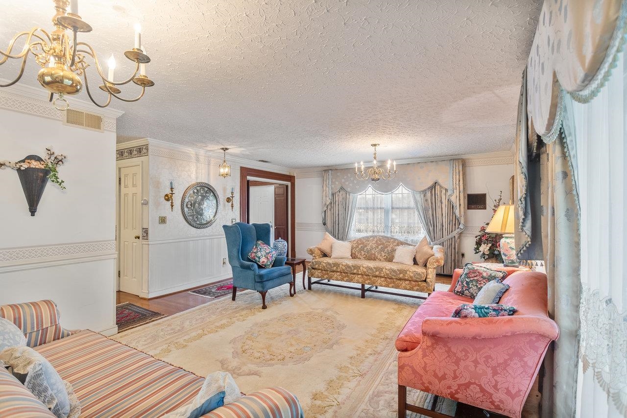 8217 SOUTH EAST SIDE HWY