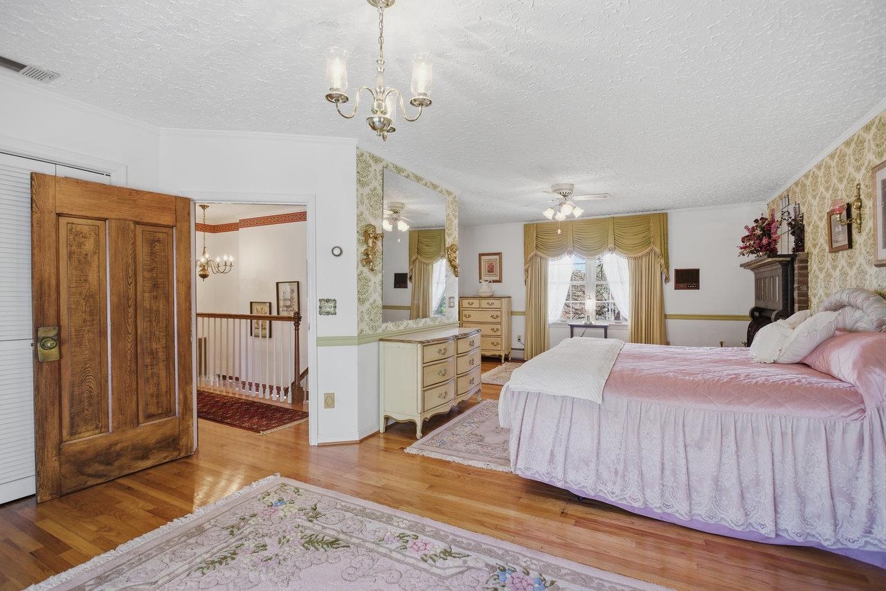 8217 SOUTH EAST SIDE HWY