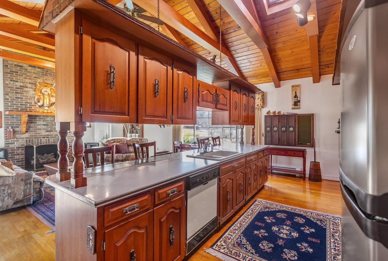 8217 SOUTH EAST SIDE HWY