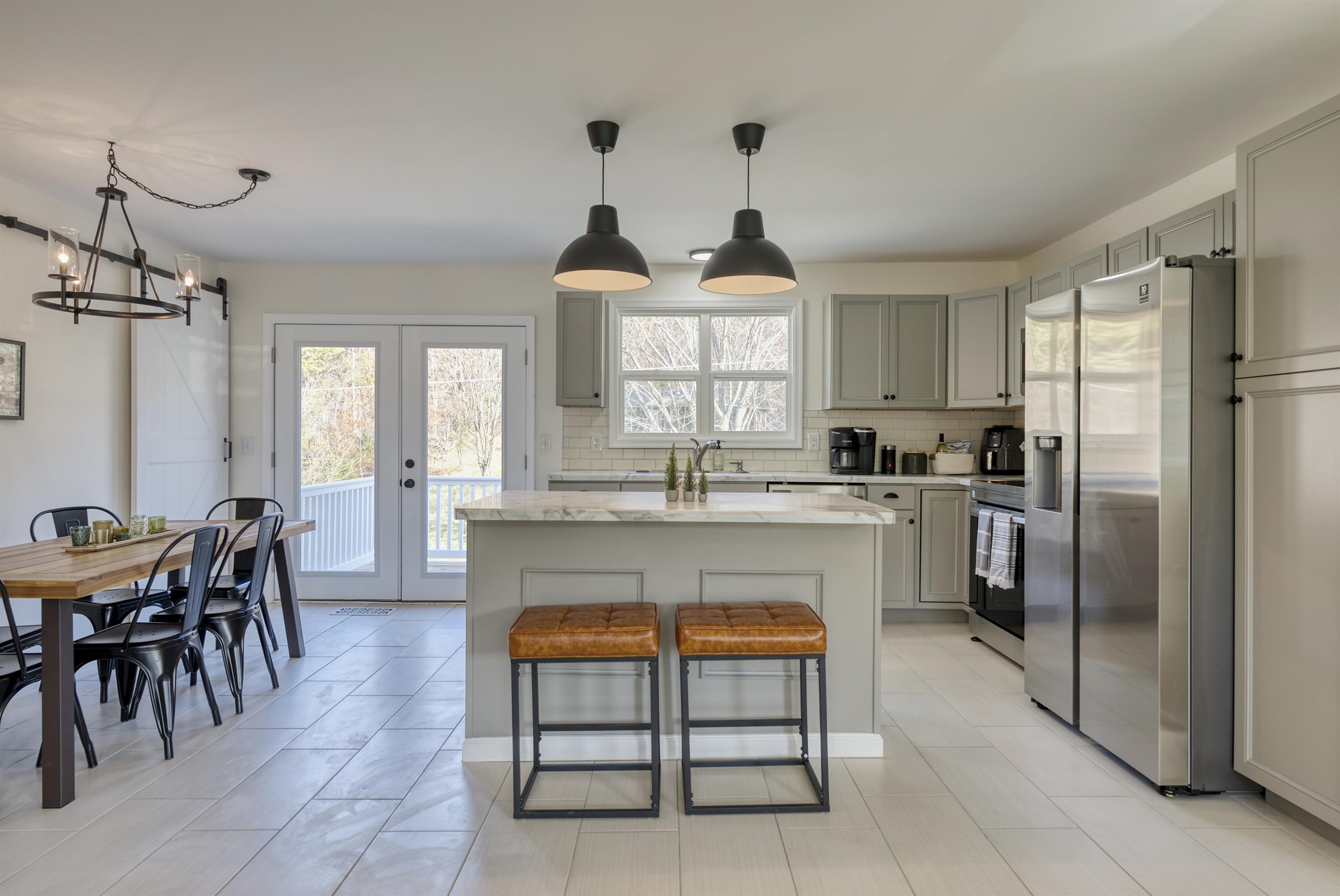 220 VIEW MOUNTAIN RD