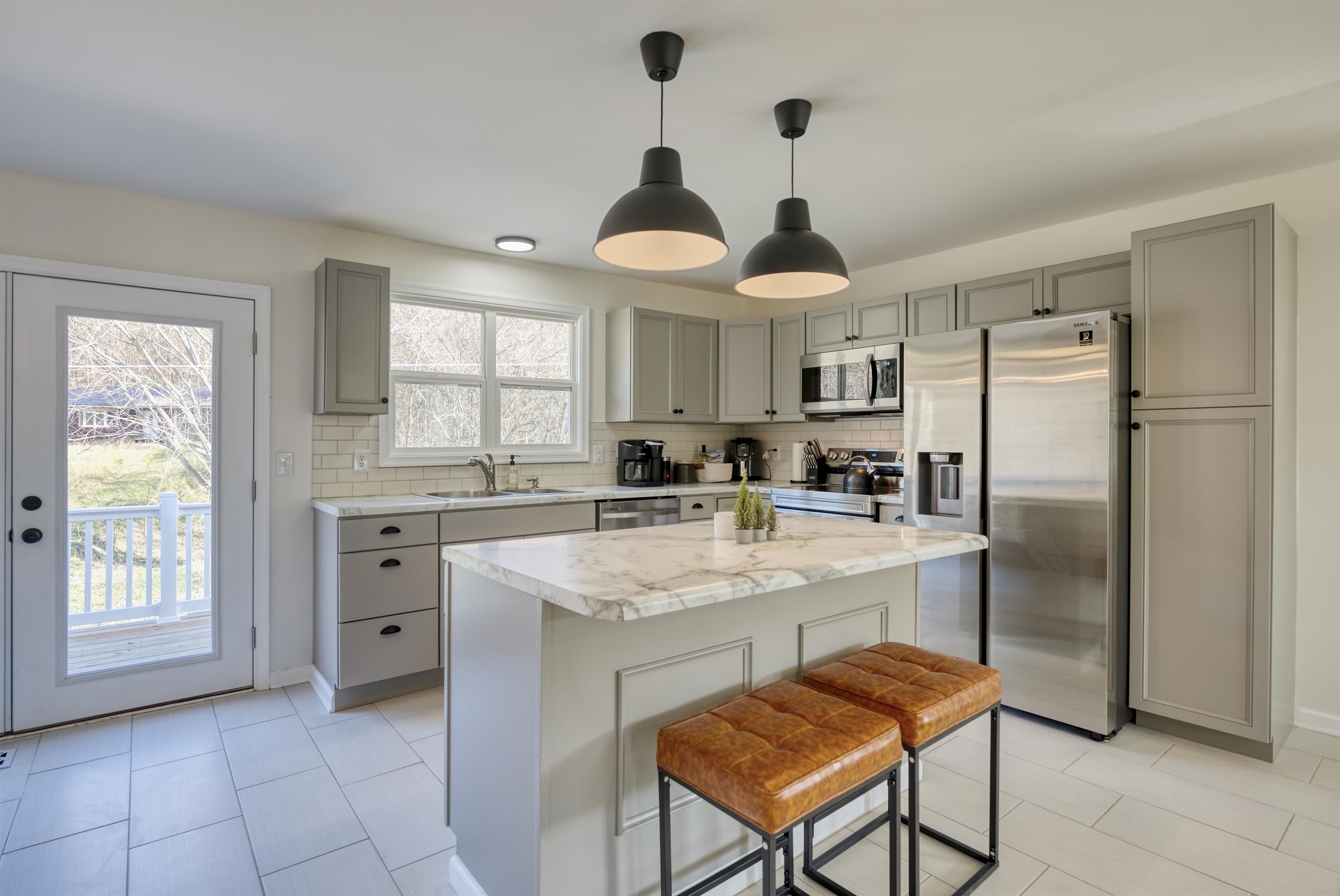 220 VIEW MOUNTAIN RD