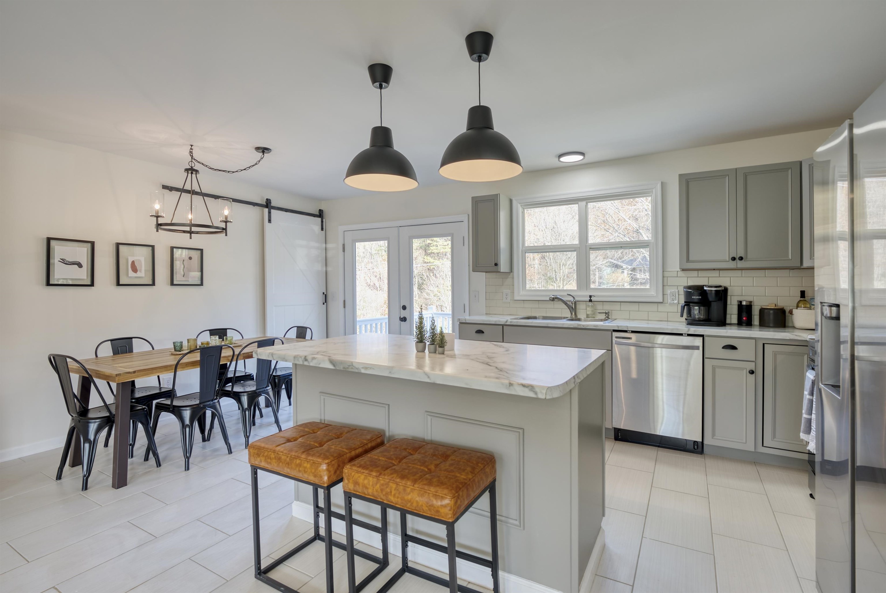 220 VIEW MOUNTAIN RD