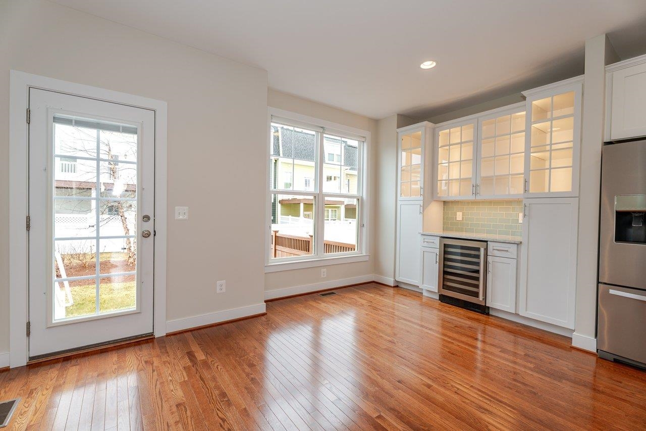 3207 CHARLESTON BLVD