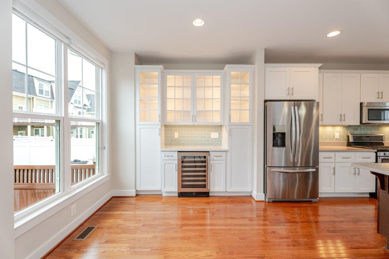 3207 CHARLESTON BLVD