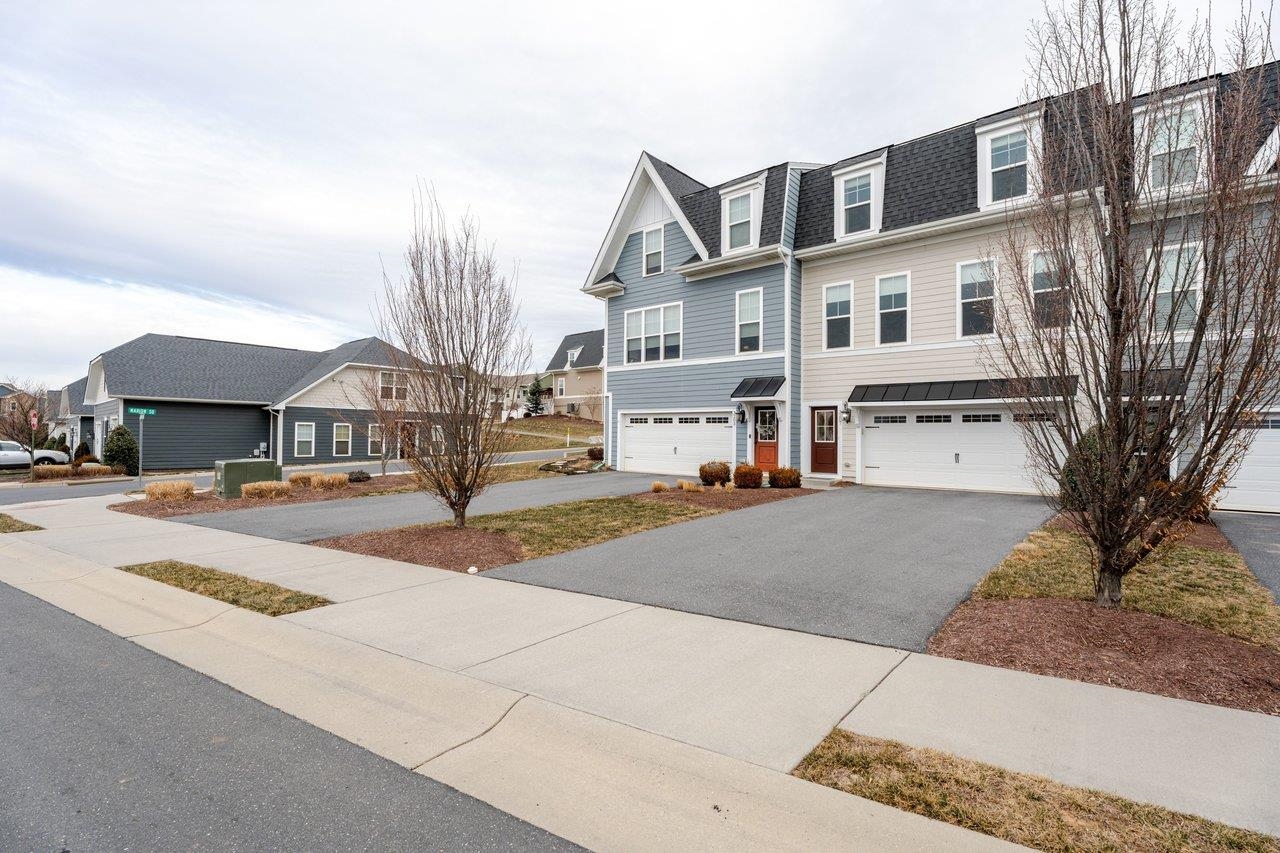 3207 CHARLESTON BLVD