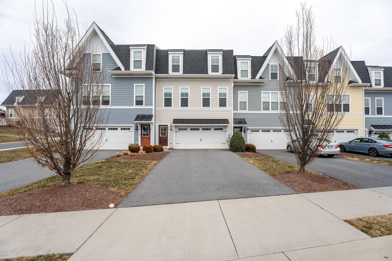 3207 CHARLESTON BLVD