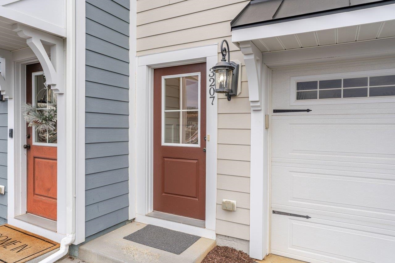 3207 CHARLESTON BLVD