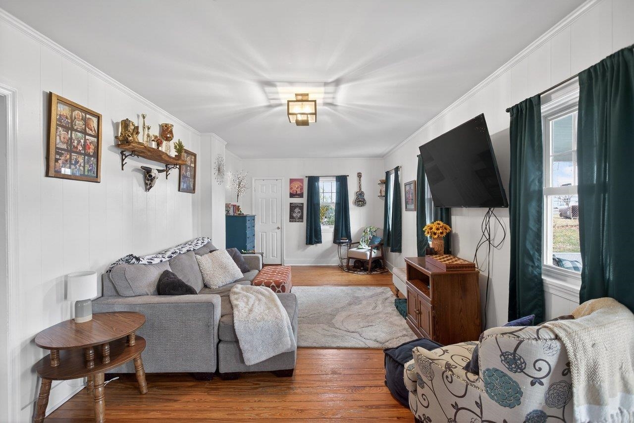 211 SECOND ST