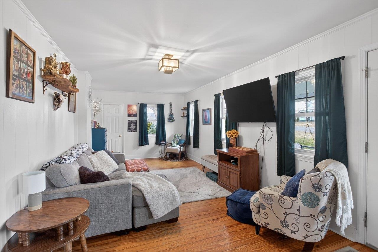 211 SECOND ST