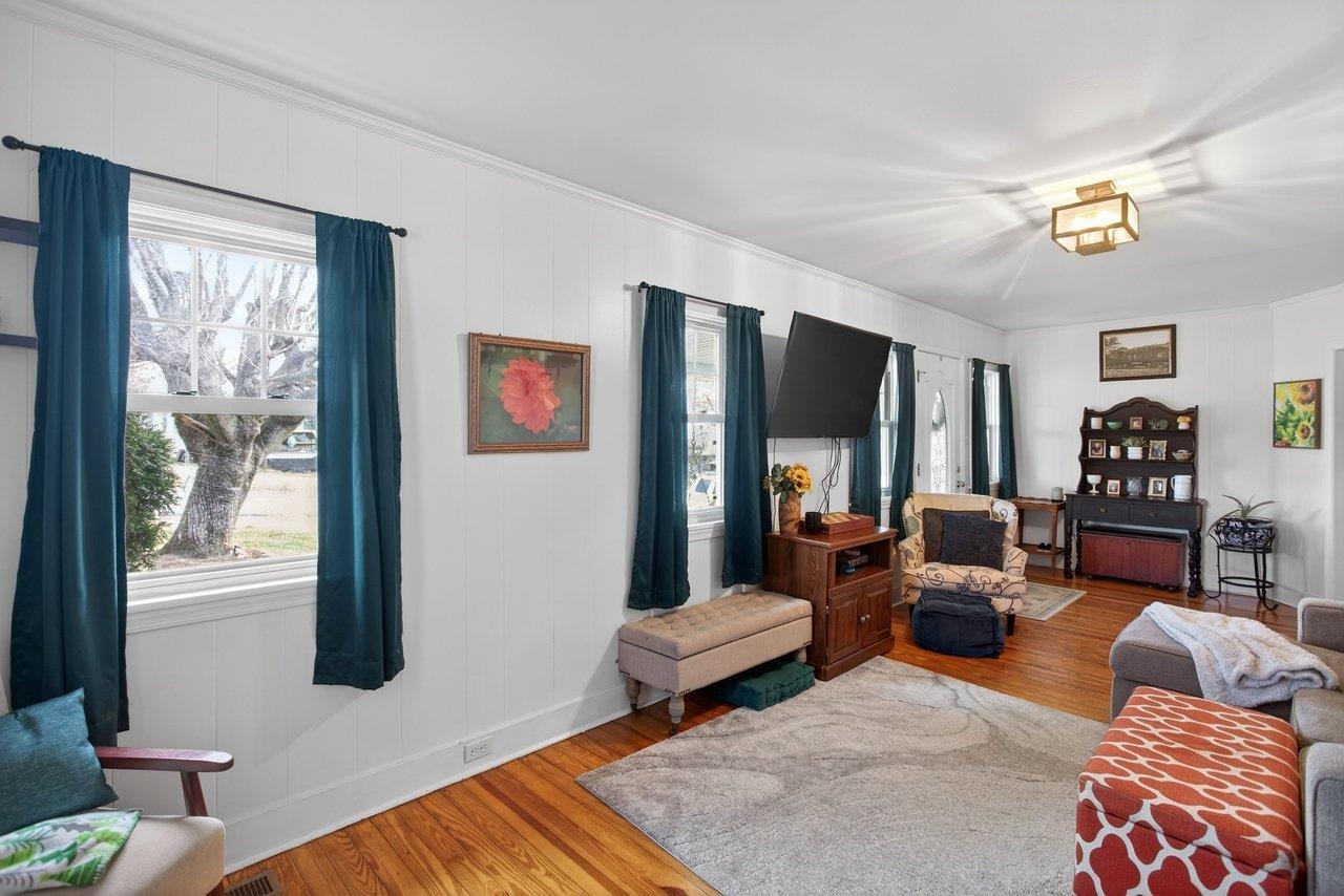 211 SECOND ST