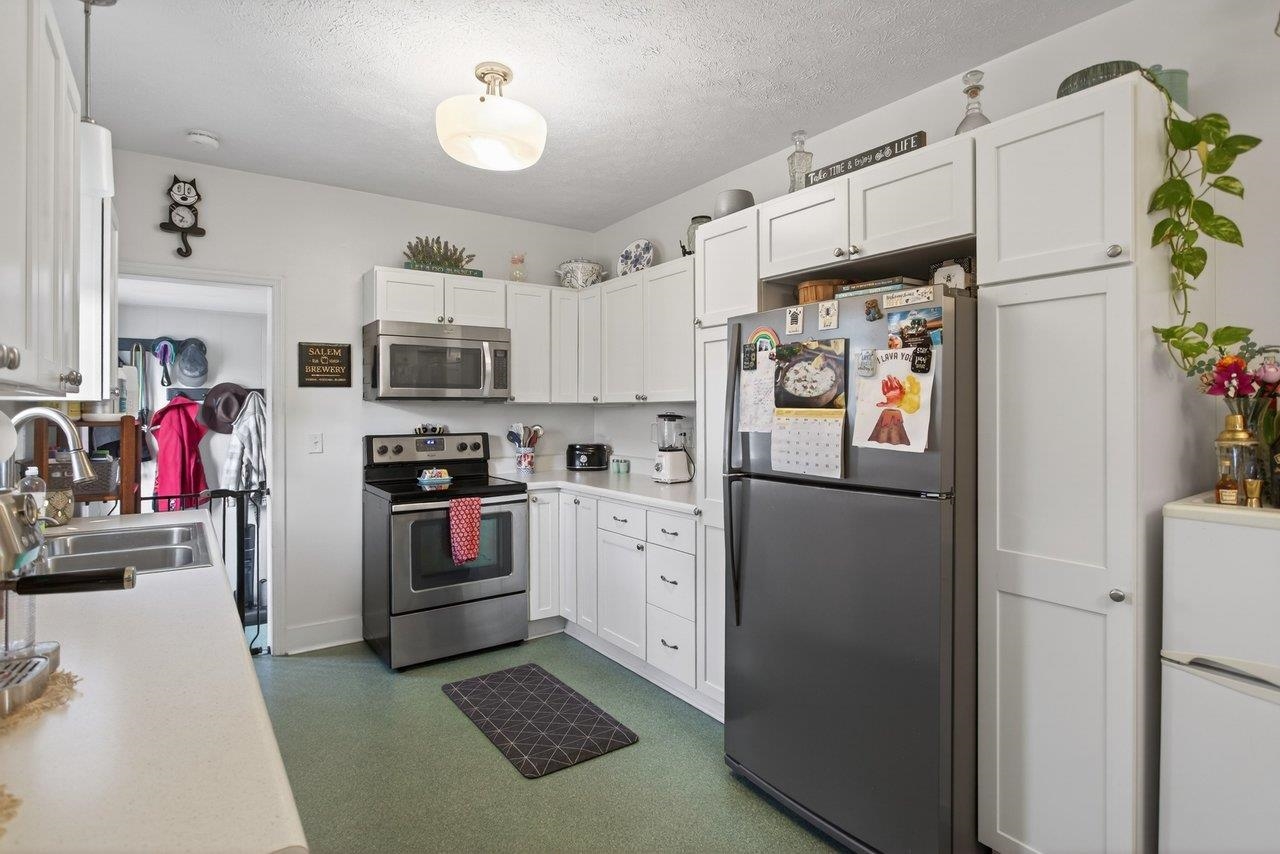 211 SECOND ST