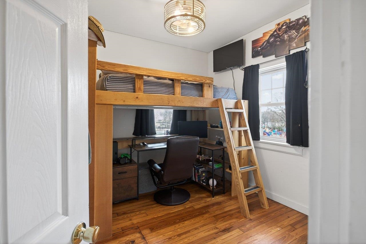 211 SECOND ST