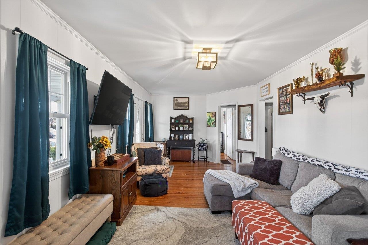 211 SECOND ST