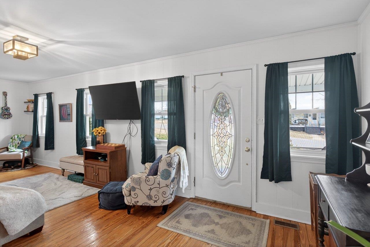 211 SECOND ST