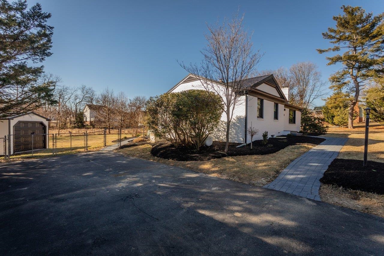 4634 SHEN LAKE DR