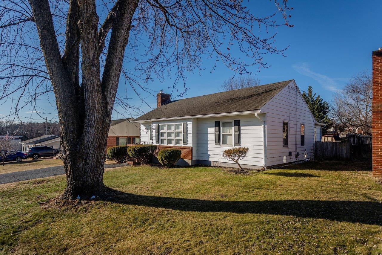 913 SPOTSWOOD DR