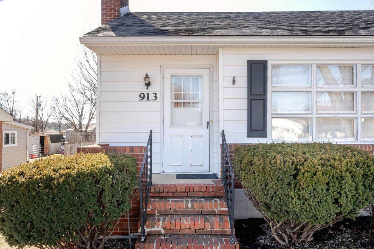913 SPOTSWOOD DR