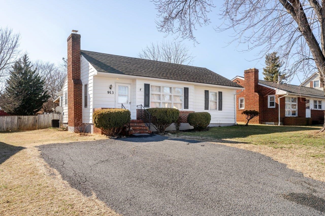 913 SPOTSWOOD DR