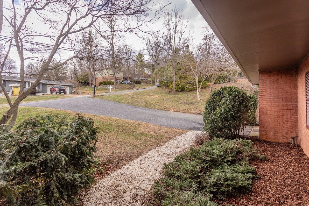 1186 NELSON DR