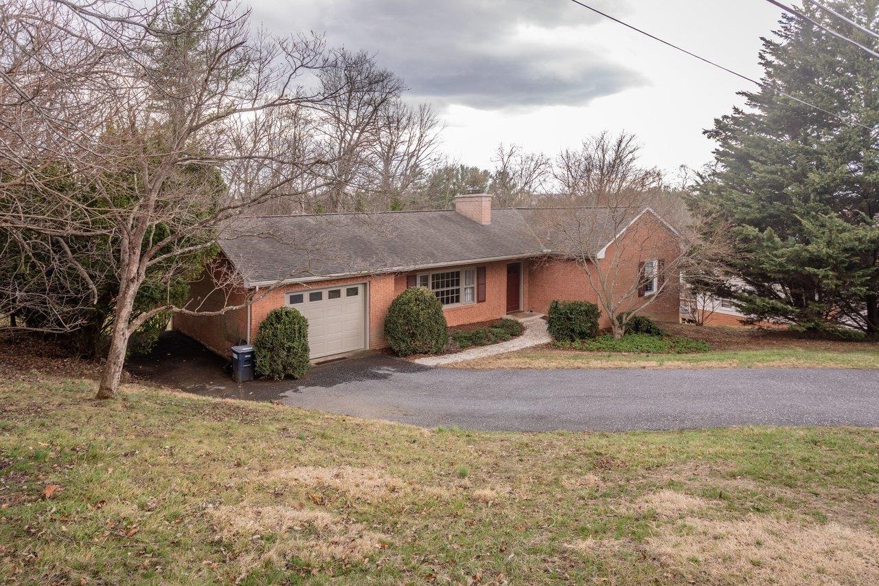 1186 NELSON DR
