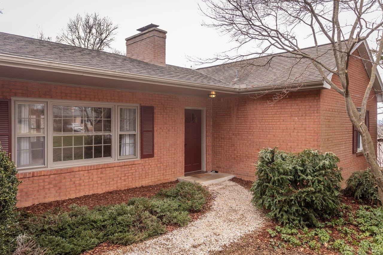 1186 NELSON DR