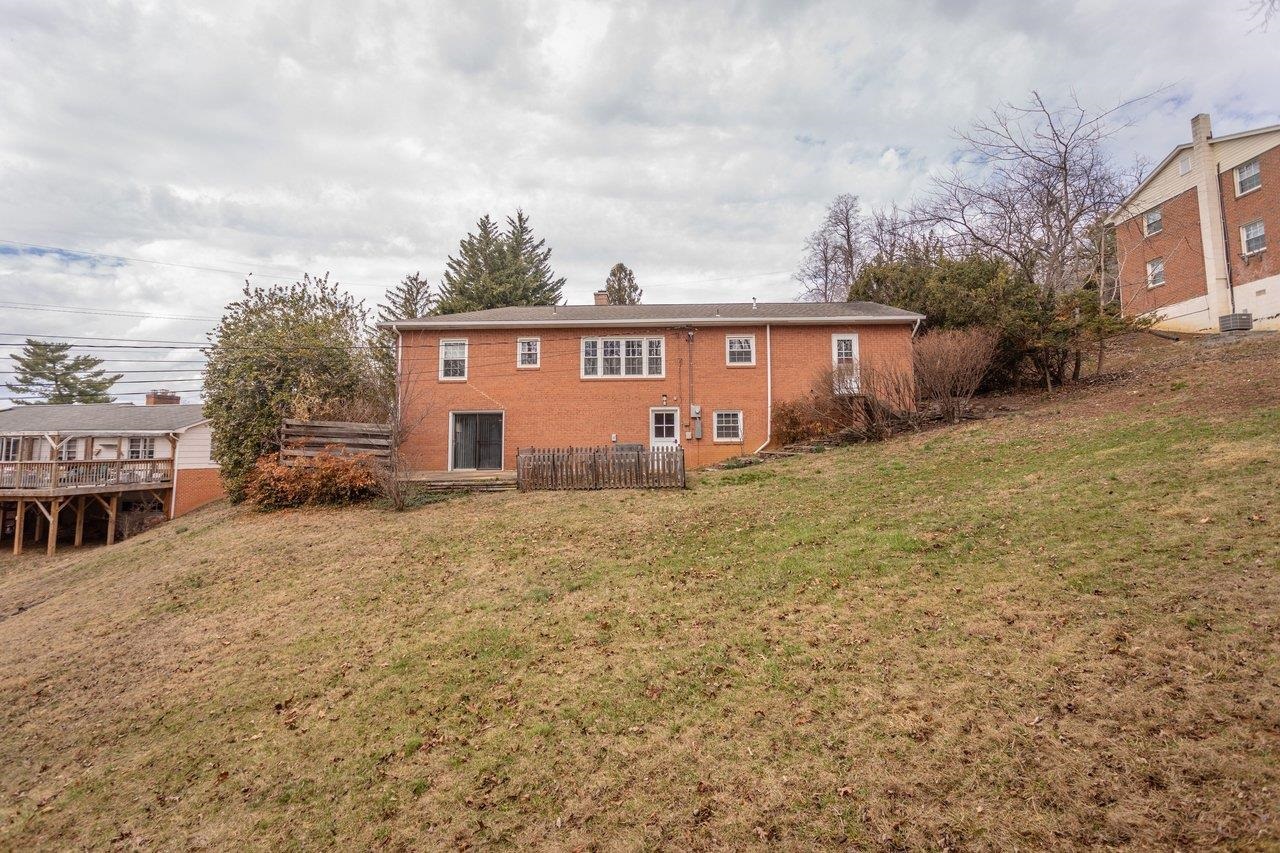 1186 NELSON DR