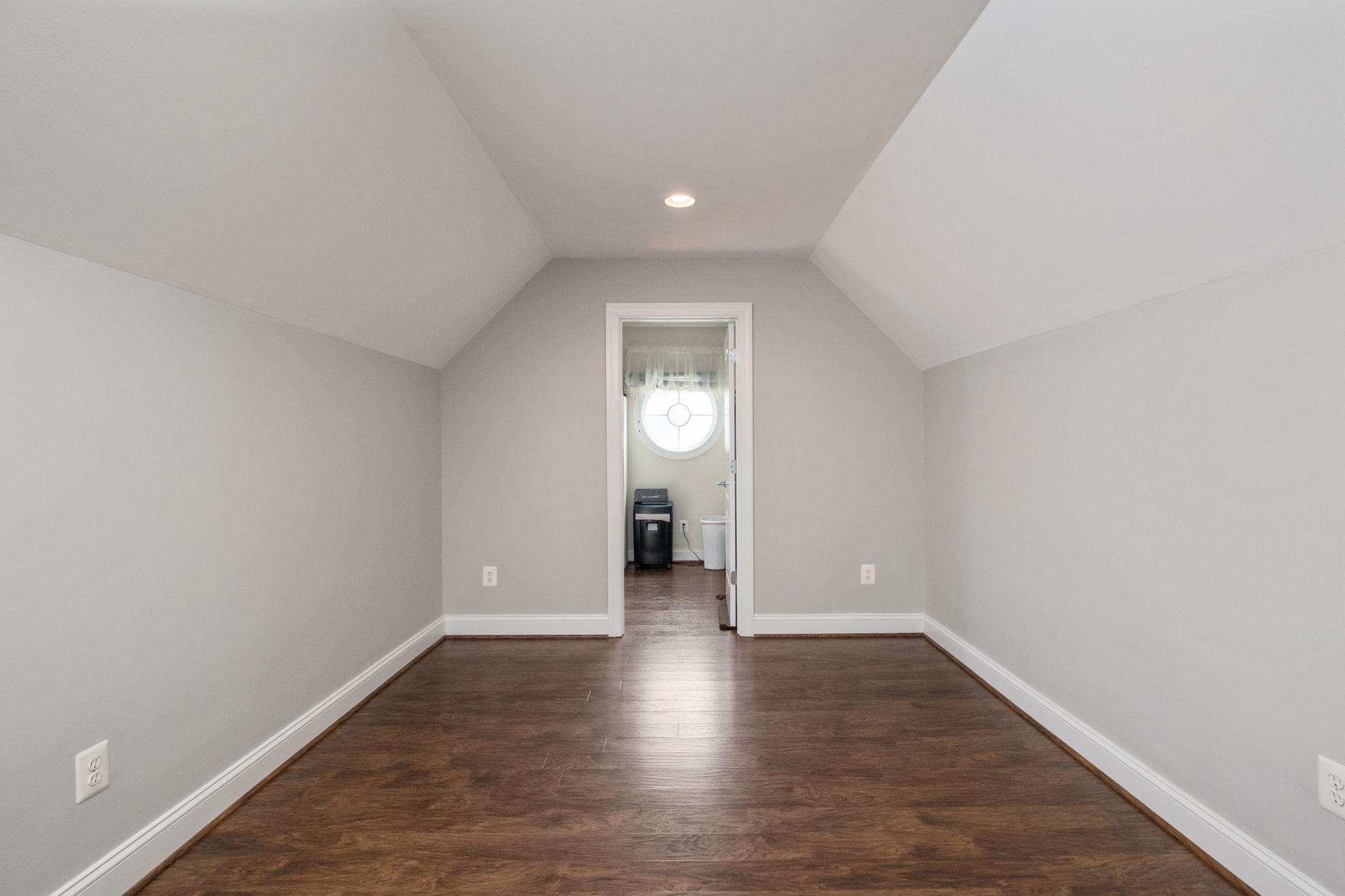 909 HANCOCK DR