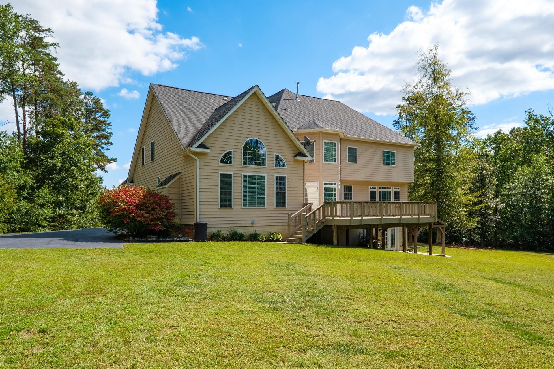 909 HANCOCK DR