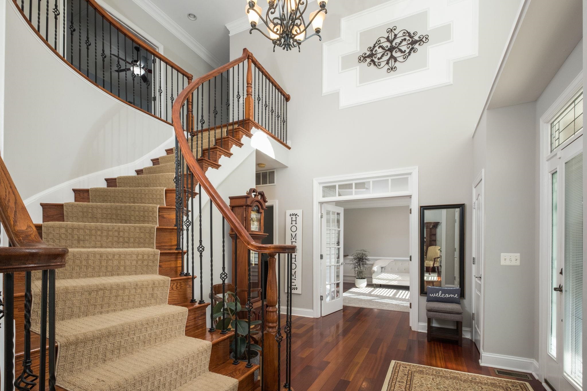 909 HANCOCK DR
