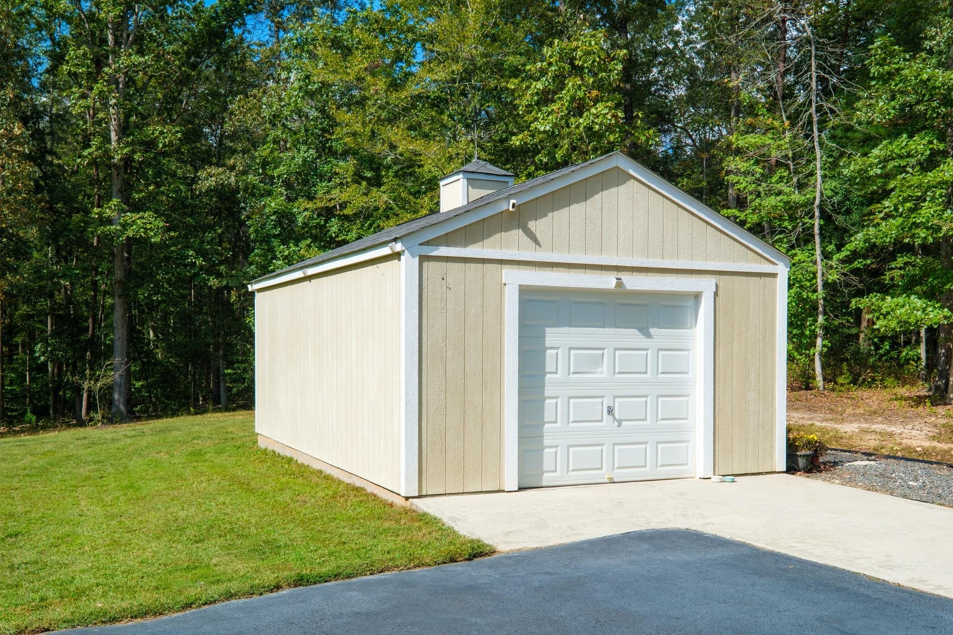 909 HANCOCK DR