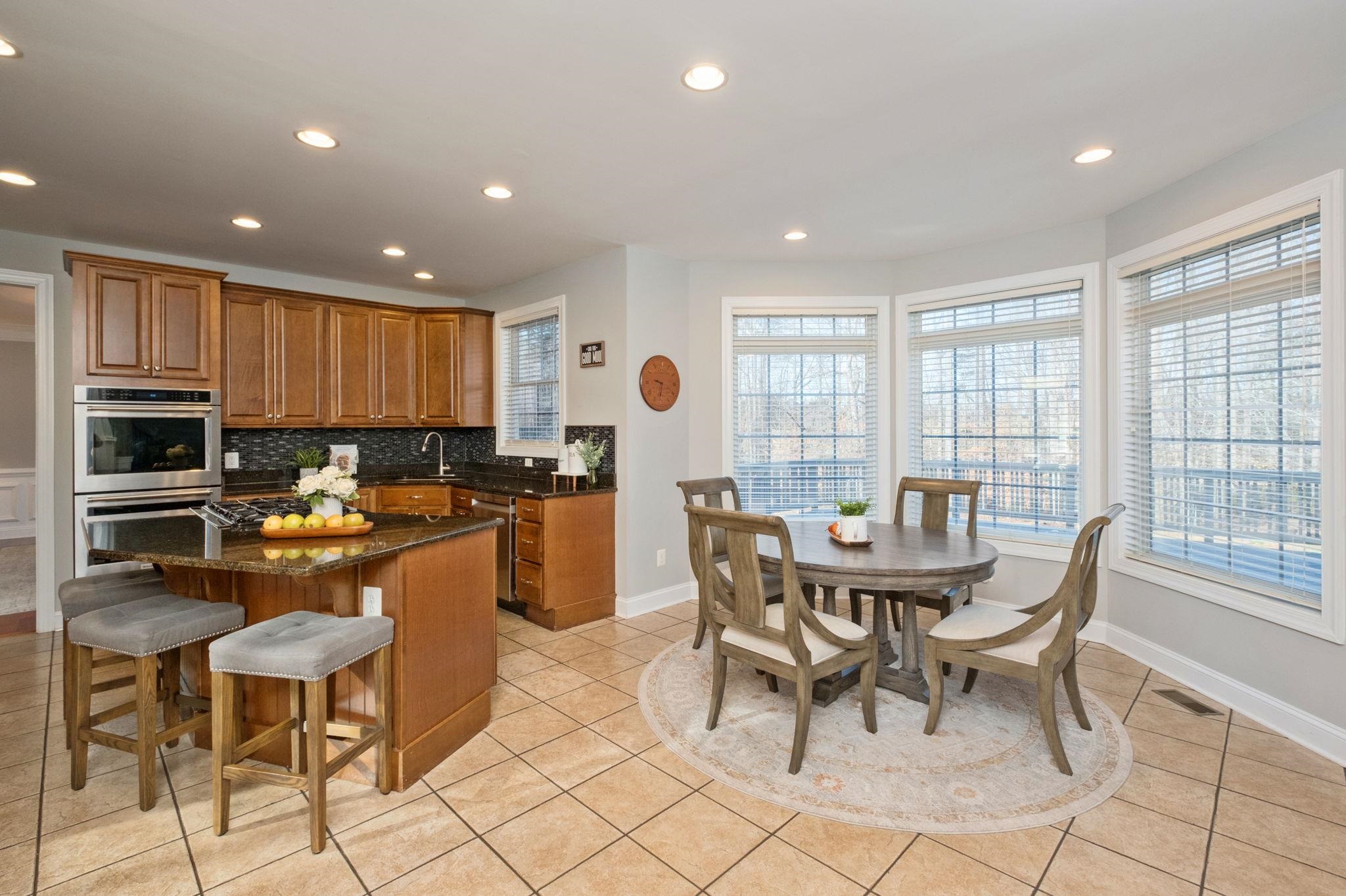 909 HANCOCK DR