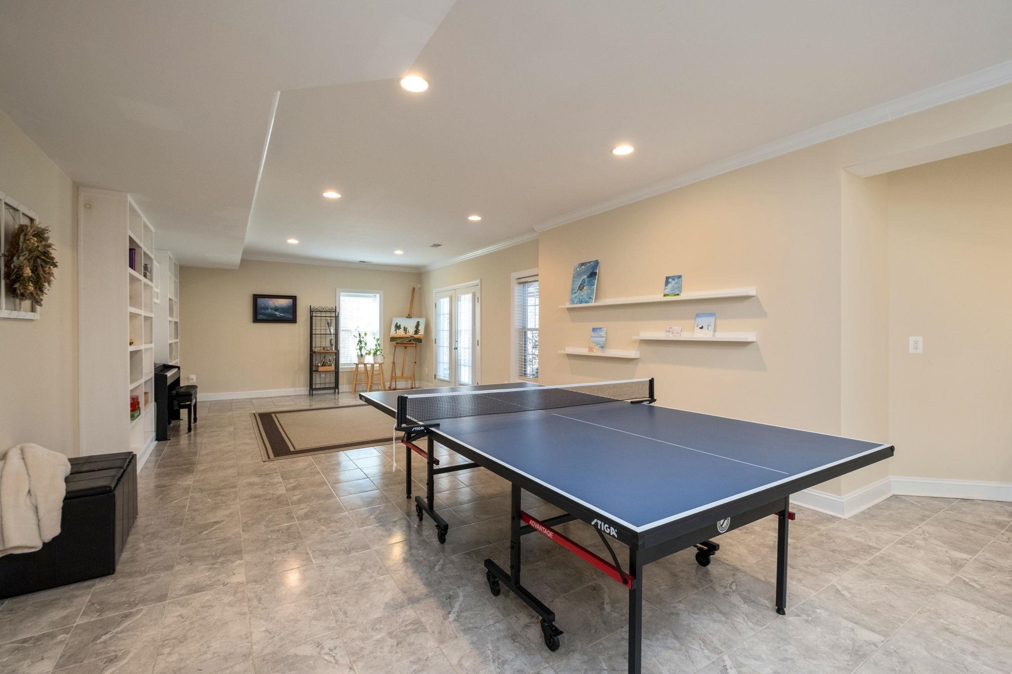 909 HANCOCK DR