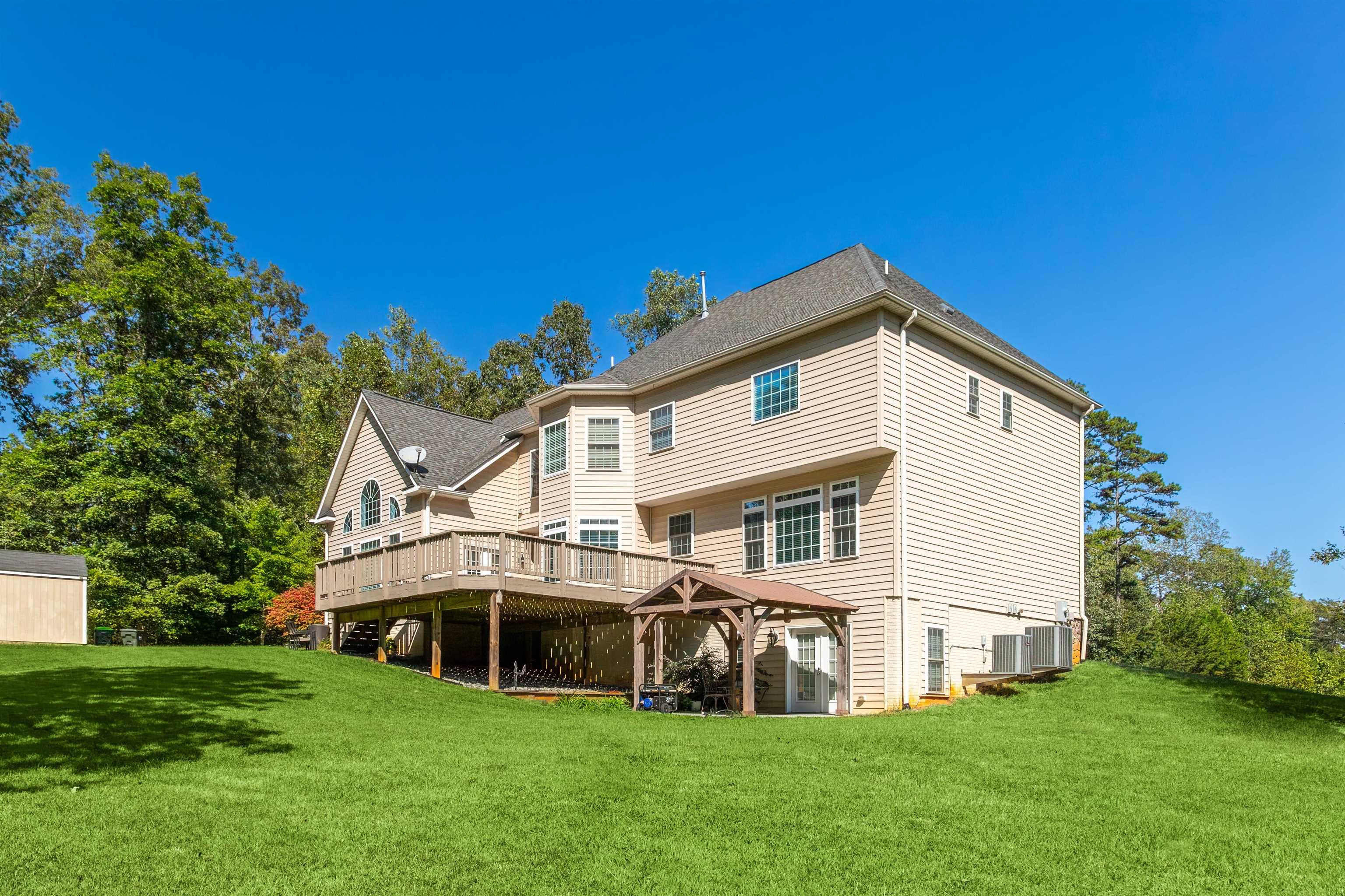 909 HANCOCK DR