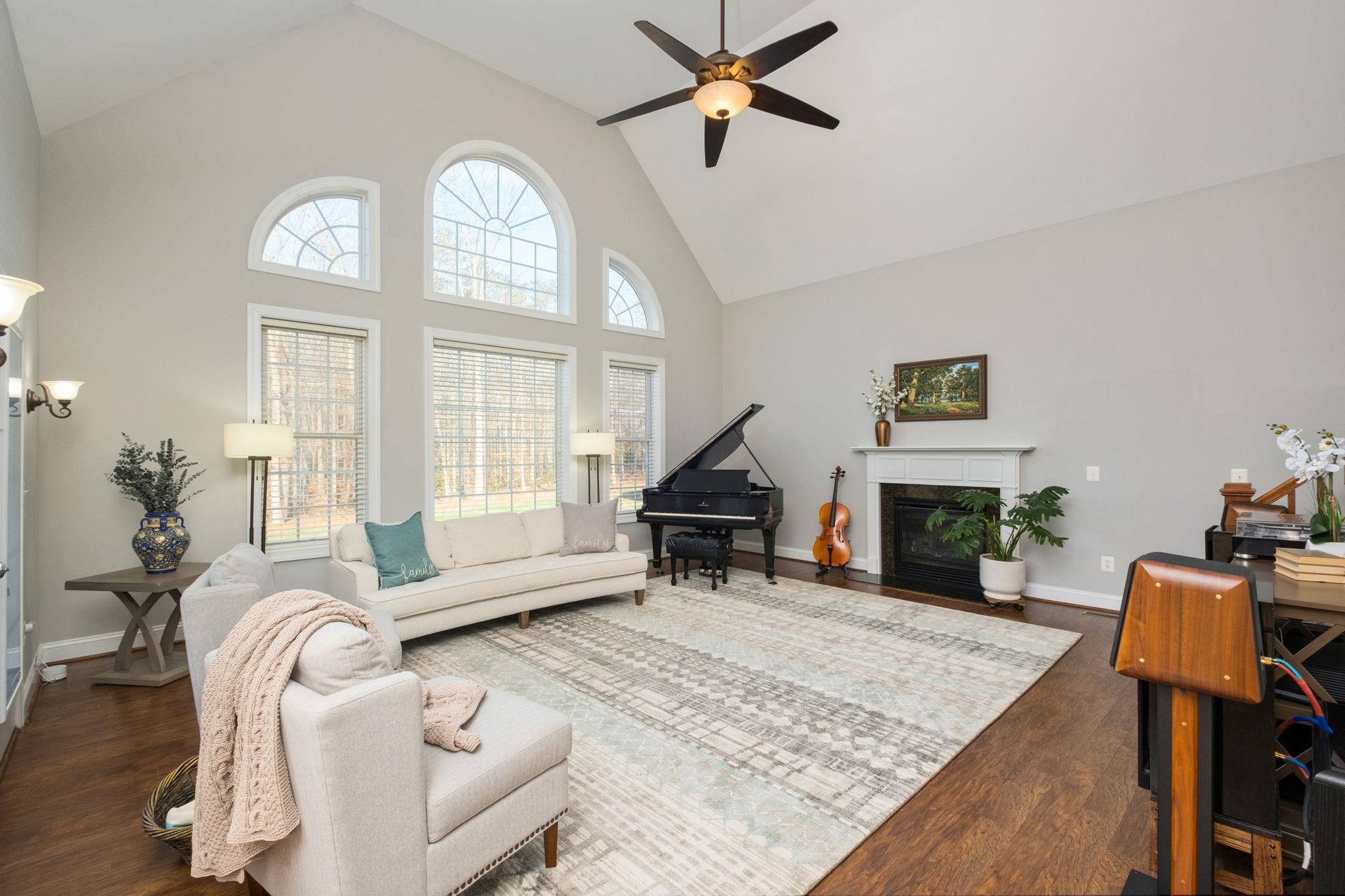 909 HANCOCK DR