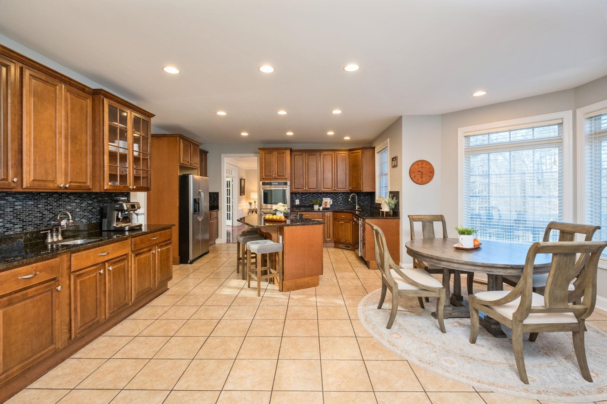 909 HANCOCK DR