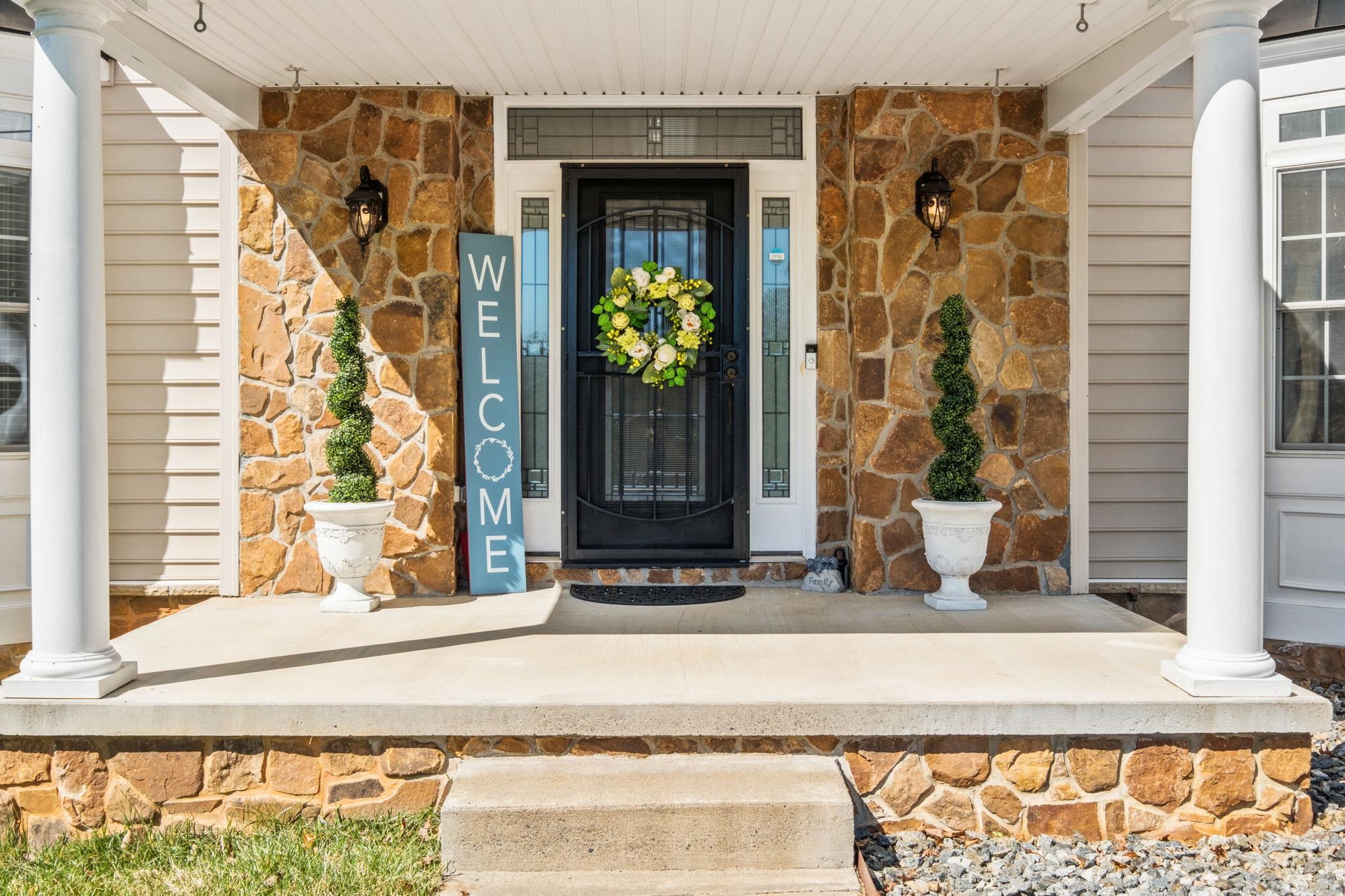909 HANCOCK DR
