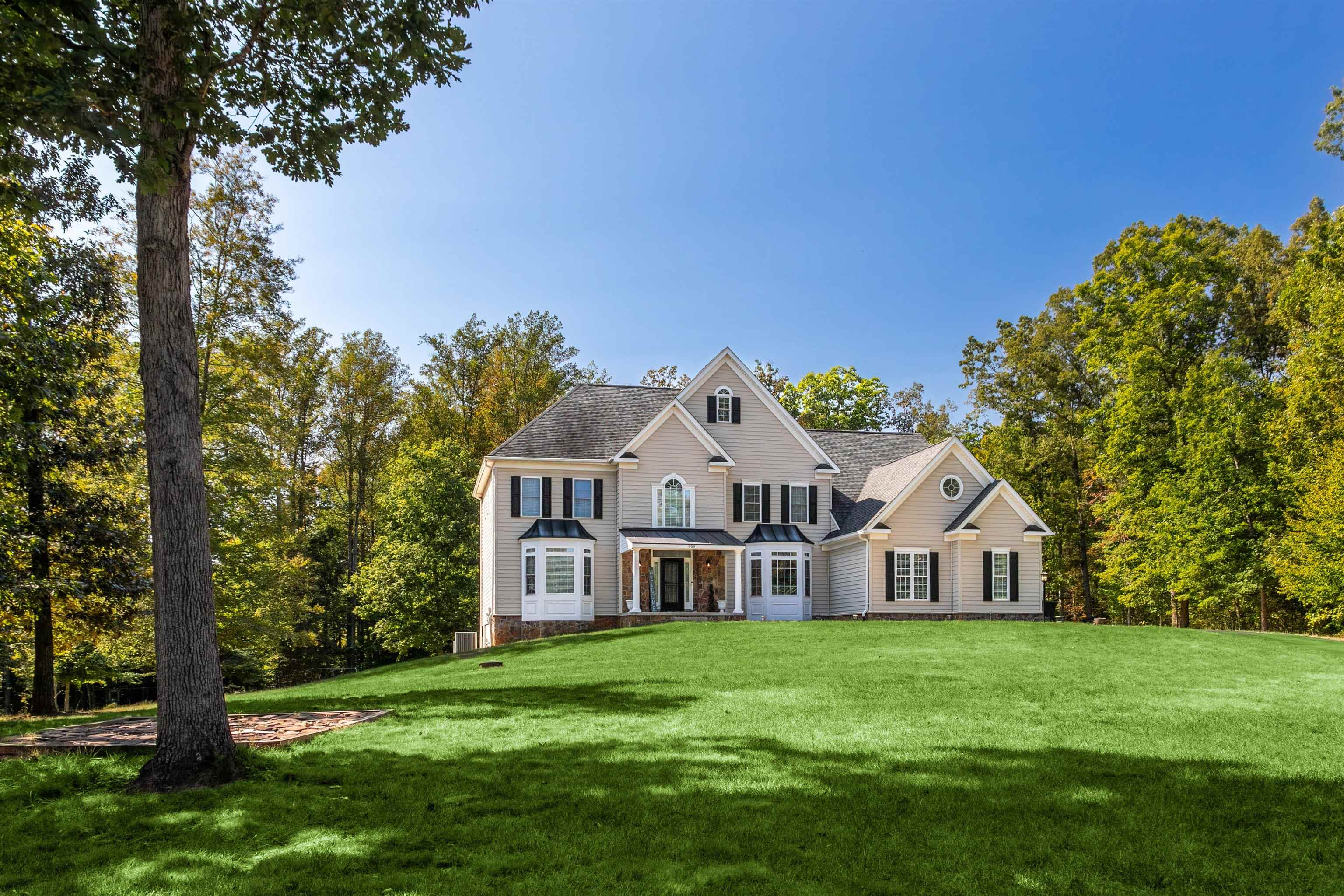 909 HANCOCK DR
