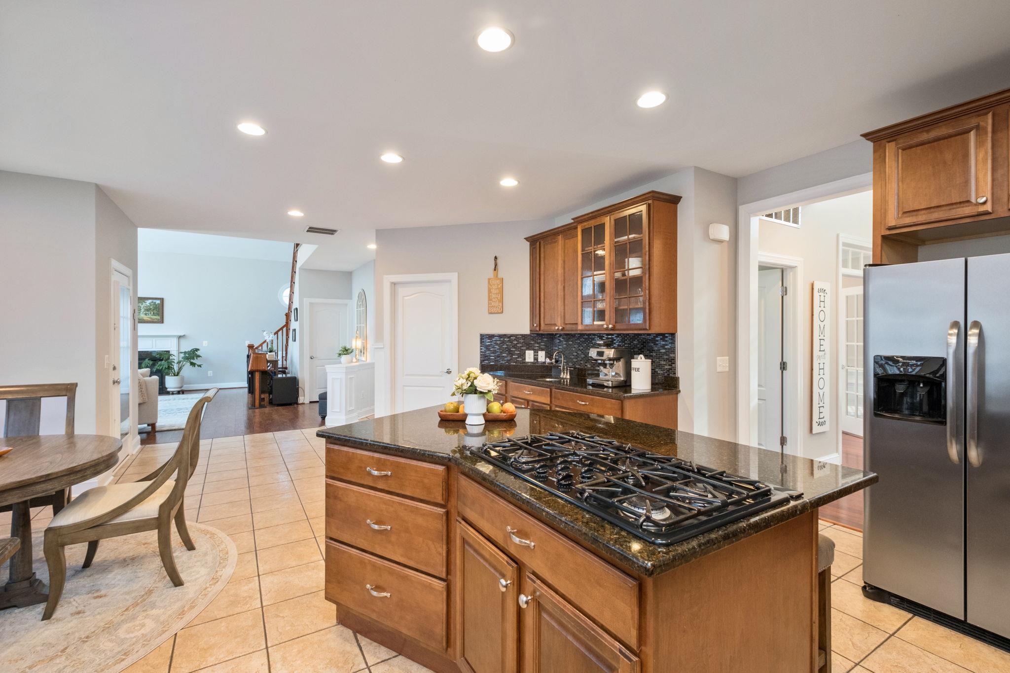 909 HANCOCK DR