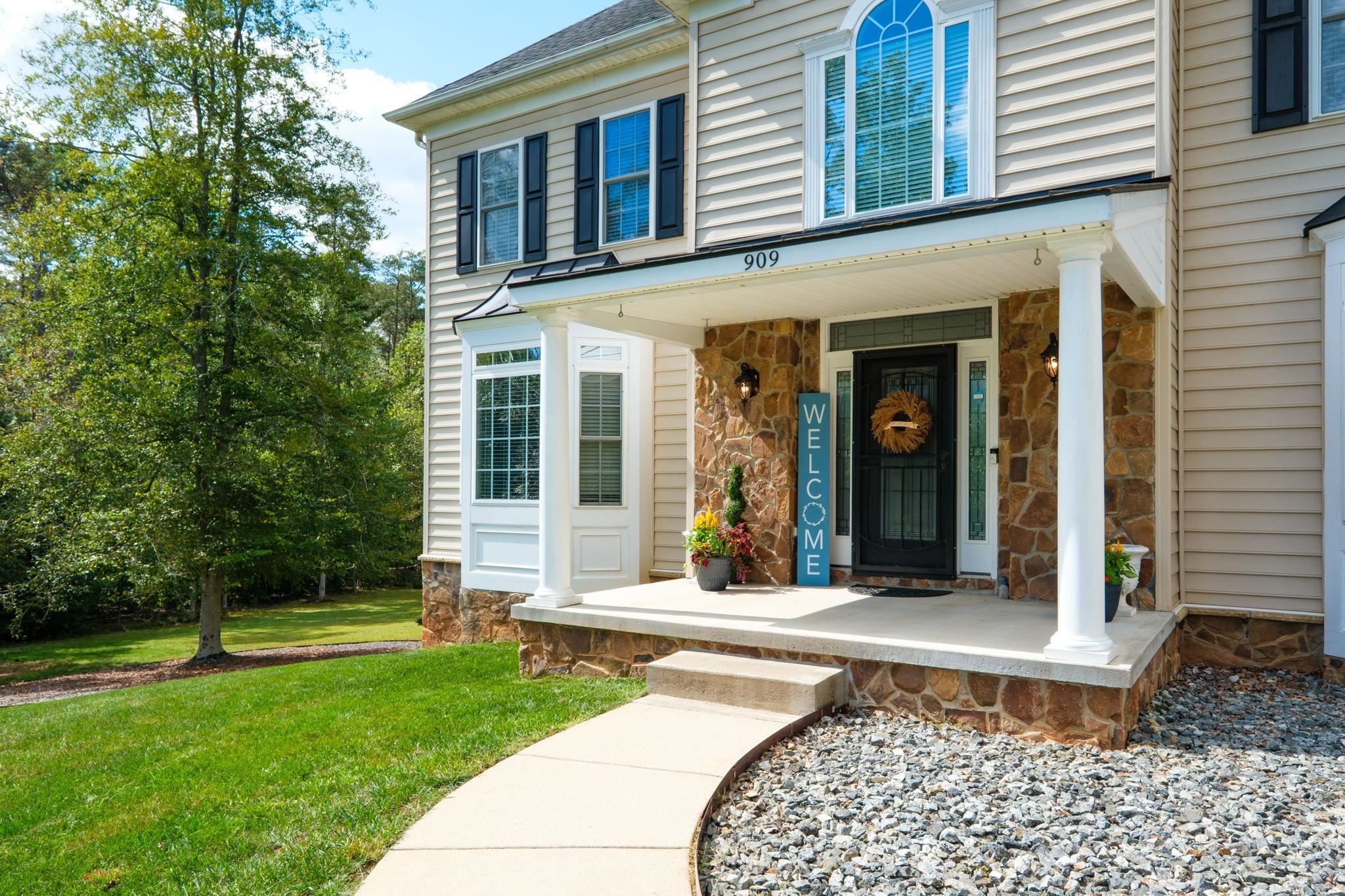 909 HANCOCK DR