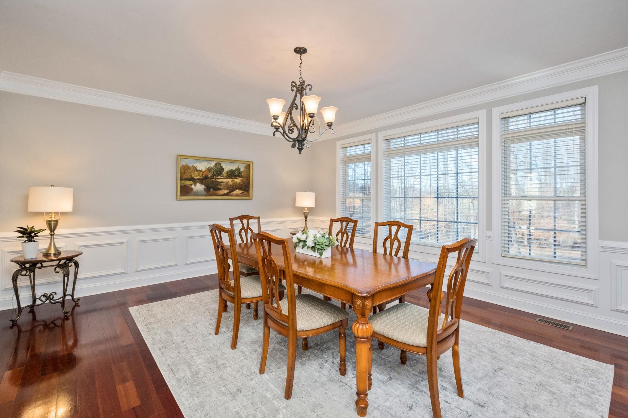 909 HANCOCK DR